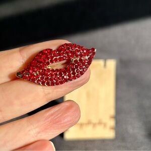 Sparkly, Rhinestone, Sexy, Crystal Lips Fashion Brooch Pin, Red, Gold